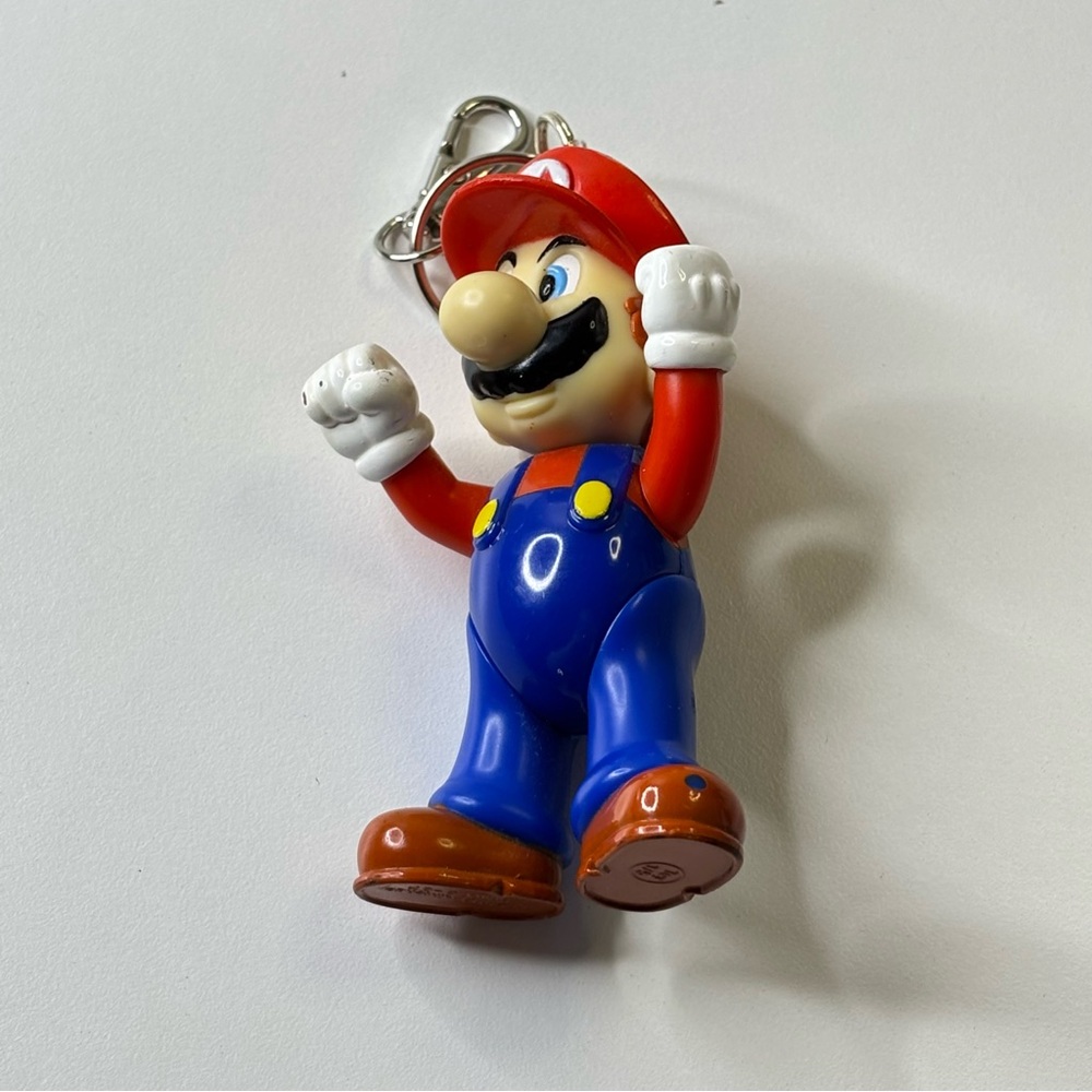 Vintage upcycled Super Mario Keychain - Picture 7 of 9